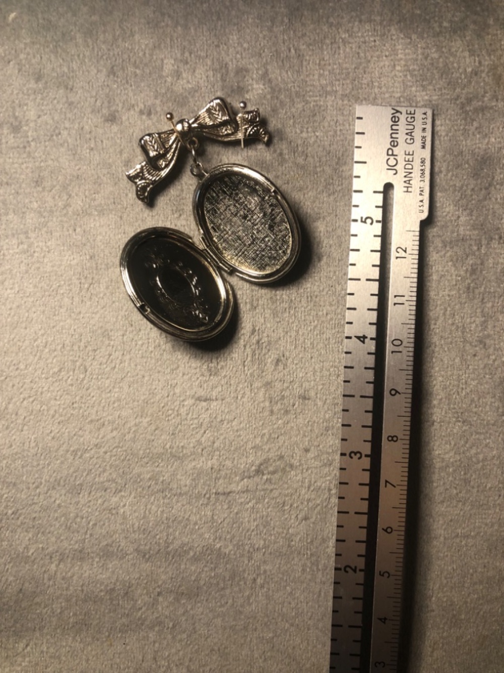Locket Brooch - Picture 3 of 3